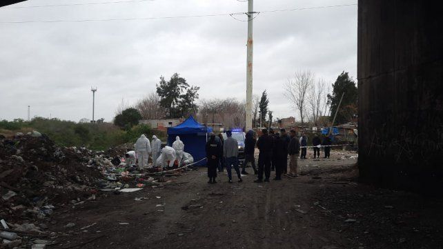 El basural cerca del puente Sorrento en la ciudad de Rosario