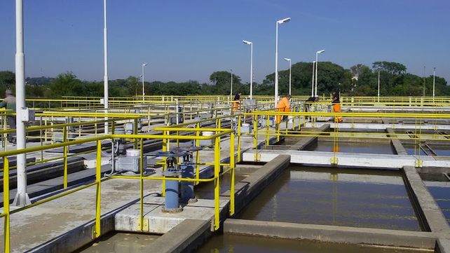 Agua potable: reparan caño que abastece la Planta Echeverría