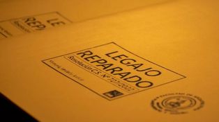 La facultad de Bioquímicas restituye los legajos de dos docentes asesinados durante la dictadura