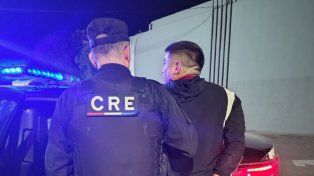 Un prófugo armado mintió con un DNI y quiso coimear a la policía: Háganme zafar