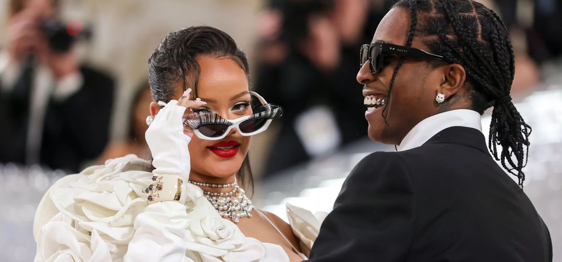Nueva York, Estados Unidos. Rihanna y A$AP Rocky asisten a la Gala del Met para celebrar al fallecido diseñador de Chanel Karl Lagerfeld en el Museo Metropolitano de Arte. Fotografía: Carl Timpone/BFA.com/Shutterstock