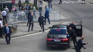 El primer ministrop de Eslovaquia, Robert Fico, recibió un disparo.