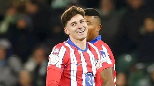Julián Álvarez es la amenaza de la que el Barcelona debe cuidarse.