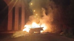 Camión cayó al vacío en el complejo Zárate - Brazo largo y murió el camionero