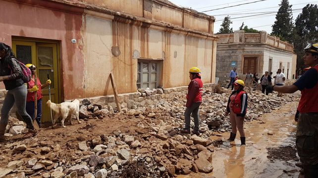Viviendas destruidas y evacuados por un alud que afectó a seis barrios de Tilcara