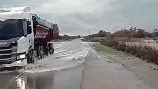 La autopista Rosario - Buenos Aires sigue cortada tras el temporal: las alternativas para viajar desde Santa Fe