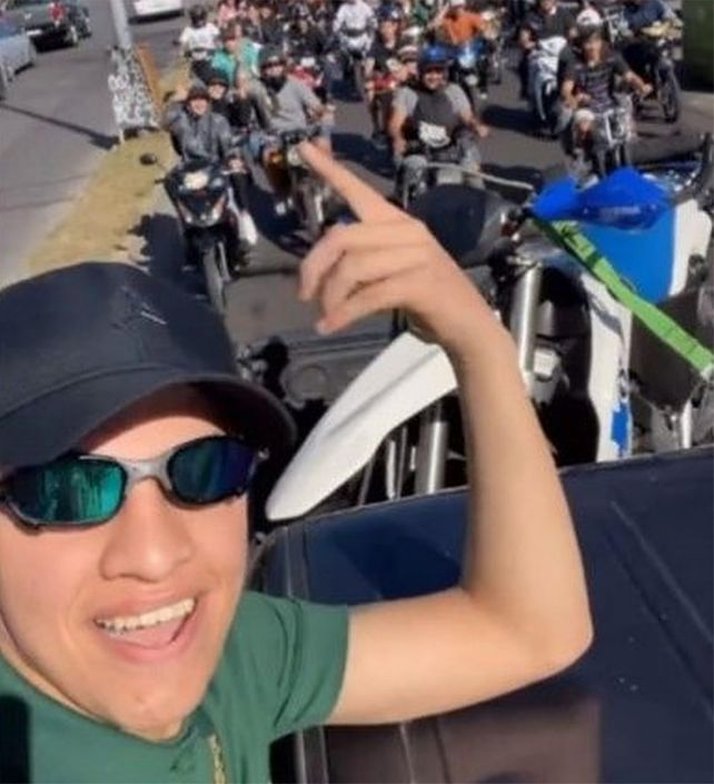 La caravana de moto en zona oeste. Las imágenes se viralizaron en redes sociales. 