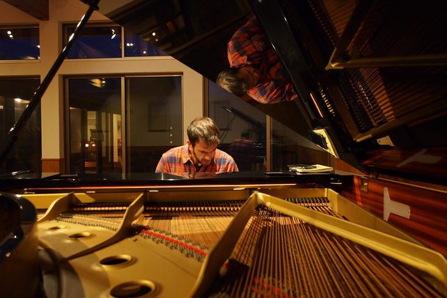El pianista rosarino Pablo Juárez tiene cuatro discos editados. Hizo recientemente una gira por siete ciudades en Japón