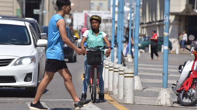 La pirámide de la movilidad sostenible tiene al peatón en primer lugar.&nbsp;