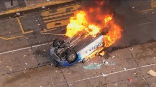 Incendiaron el móvil de Cadena 3 frente al Congreso: No puede haber gente tan malvada, dijo el periodista Morales