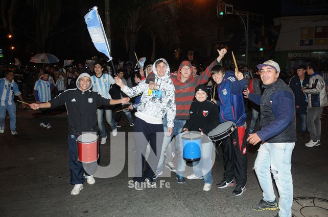 Santa Fe también salió a festejar el triunfo de la Selección Argentina en el debut mundialista