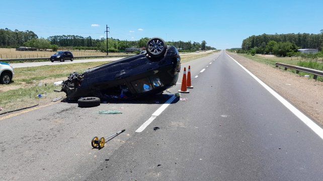 Viajaba una madre con sus dos hijas cuando el auto despistó y volcó en la RN14