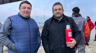 Con termo y mate en mano, Julio Aimar se convirtió en el primer visitante en ingresar a la muestra que se realiza del 1 al 4 de junio en Armstrong.