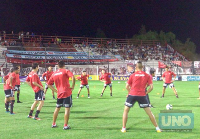 Banderazo de apoyo al #PatrónDelAscenso antes de la semifinal