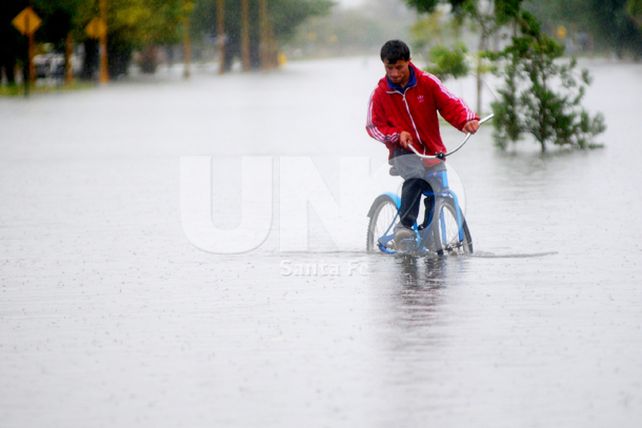 Bonfatti: “La situación en Santa Fe tras la lluvia intensa, está controlada”