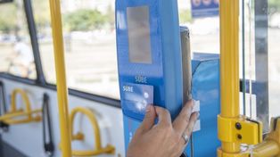 Tarejta Sube a bordo de los colectivos. Arrancó el operativo del Medio Boleto Estudiantil 2026.