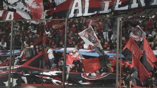 Tribuna completa la asignada a los hinchas de Newells, que también puso mucha gente en la platea de Platense.