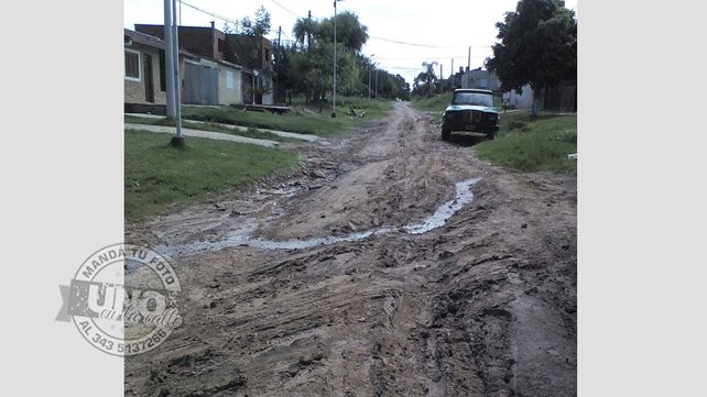 En Padre Kolbe se quejan por un desborde cloacal y calles en mal estado