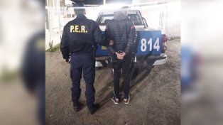 La policía fue advertida de disturbios por violencia de género en un barrio de Paraná. Un joven de 23 años con restricción perimetral quedó detenido