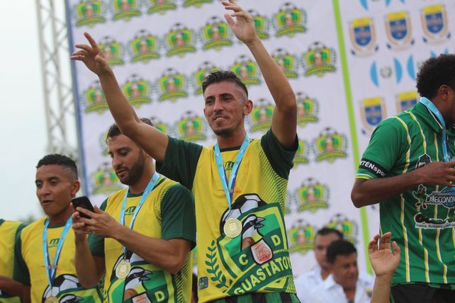 Lazaneo se coronó campeón con el Guastatoya de Guatemala.&nbsp;