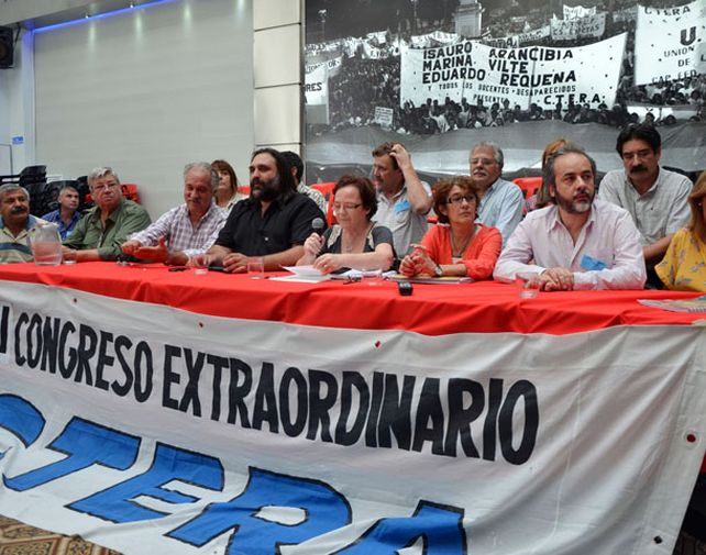 Los docentes públicos a nivel nacional manifestaron su disconformidad con la propuesta del Ministerio de Educación.