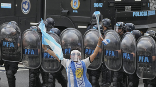 Los graves incidentes ocurridos una semana atrás en torno al Parlamento dejaron heridos y cientos de detenidos.
