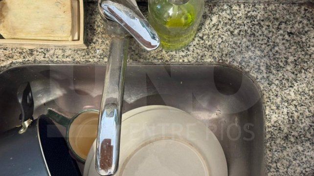 El corte de energía por tres horas en Paraná afectó la producción y distribución de agua potable. La normalización de servicio se dará en la mañana