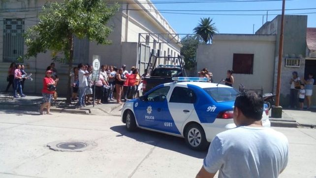 Vera: vecinos se manifestaron por el caso del padre abusador de sus hijas