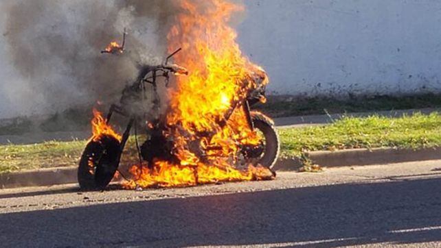Bomberos Voluntarios de Concepción del Uruguay intervinieron en ambos incendios.