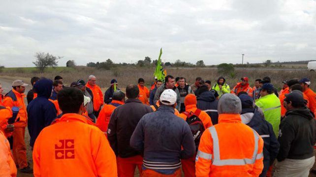 Hubo acuerdo en el conflicto con la empresa Cartellone y obreros levantaron el acampe