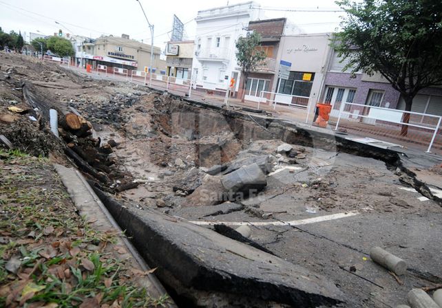 El corte en Bulevar Pellegrini, entre Francia y Urquiza, durará al menos una semana