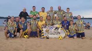 Los canallas que se alzaron con la copa binación en Paysandú. Rosario Central hizo pata ancha en Uruguay, en el fútbol playa.