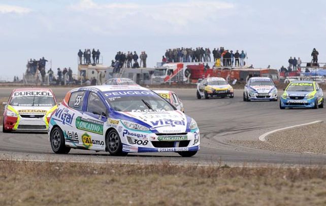 “Exprimí el auto hasta la vuelta diez y creí que podría ganarle a Chapur hasta que empezó a irse de cola. Ahí aguanté”