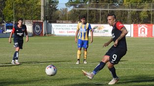 Guido Di Vanni marca, de penal, el segundo de su cuenta personal.