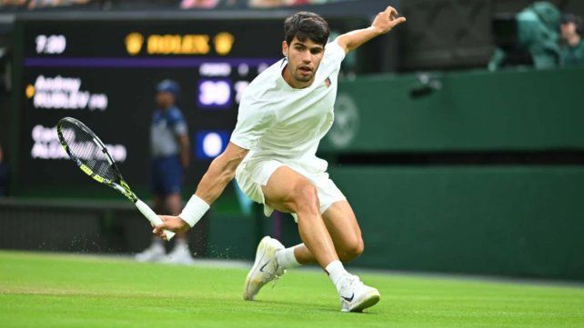 Carlos Alcaraz continúa imparable en Wimbledon.