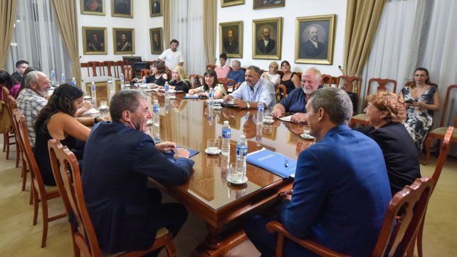 El gobierno reabre la negociación salarial con ATE y UPCN