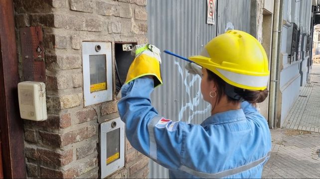 En 2025 fueron casi 28 mil los enganchados a la luz detectados por la EPE.