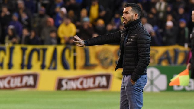 Carlos Tevez llegó a Arroyito en medio de la tormenta