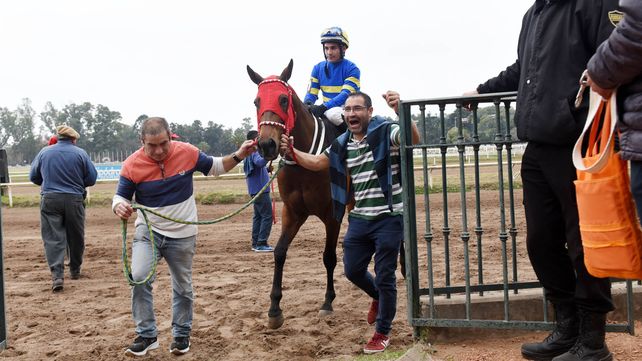 Rey Attack regresa luego de triunfar junto al trio Paoloni