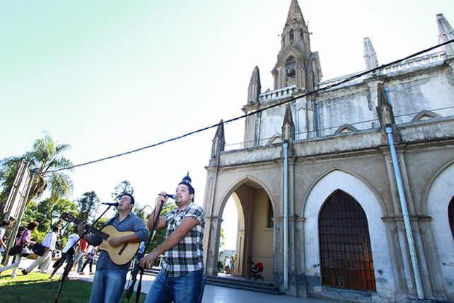 Dos noches a puro folklore en el tradicional festival de Guadalupe