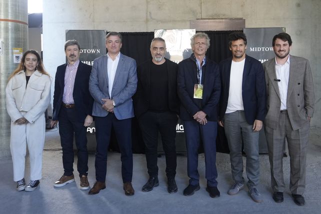 Autoridades de la muestra junto a empresarios que forman parte del desembarco de esta propuesta en Rosario.