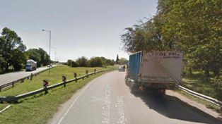 En Córdoba buscan a un camión que perdía plata mientras circulaba