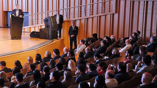 En el cierre de las audiencias públicas, Aranguren dijo que los nuevos cuadros tarifarios estarán listos en octubre