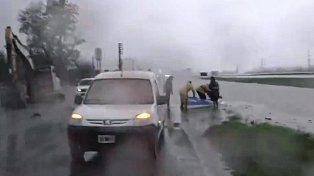 Provincia de Buenos Aires: tras las lluvias colapsaron las rutas nacionales 8 y 9