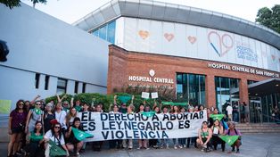 El 28 de septiembre de 2024, las organizaciones de la Campaña Nacional por el Aborto Legal, Seguro y Gratuito se movilizaron hasta la puerta del Hospital Materno Infantil de San Isidro. Foto: Campaña Nacional por el Aborto Legal, Seguro y Gratuito