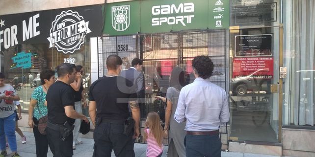 Al comerciante de Recoleta lo atacaron con una faca de 16 cm