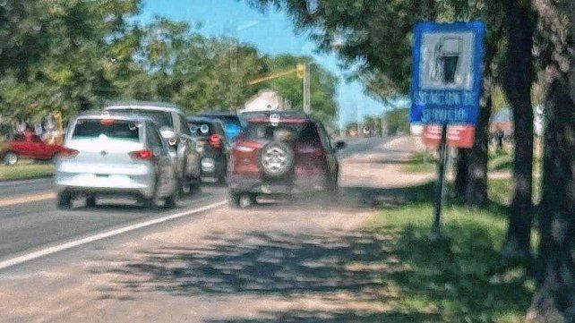 Posible vehículo oficial de un hospital realizó maniobras peligrosas por Ruta 12.