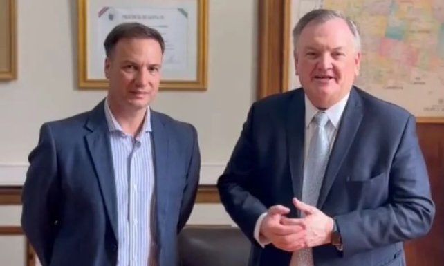 El ministro de Obras Públicas de la Provincia Lisandro Enrico junto al senador Felipe Michlig