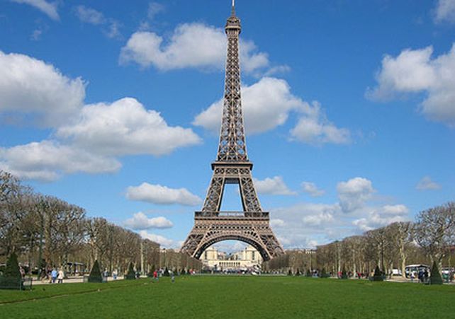 Revelan un intento de atentado a la Torre Eiffel y el Museo del Louvre