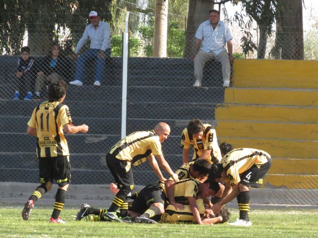 Argentino B: Palmira goleó a Unión de Villa Krause y es líder